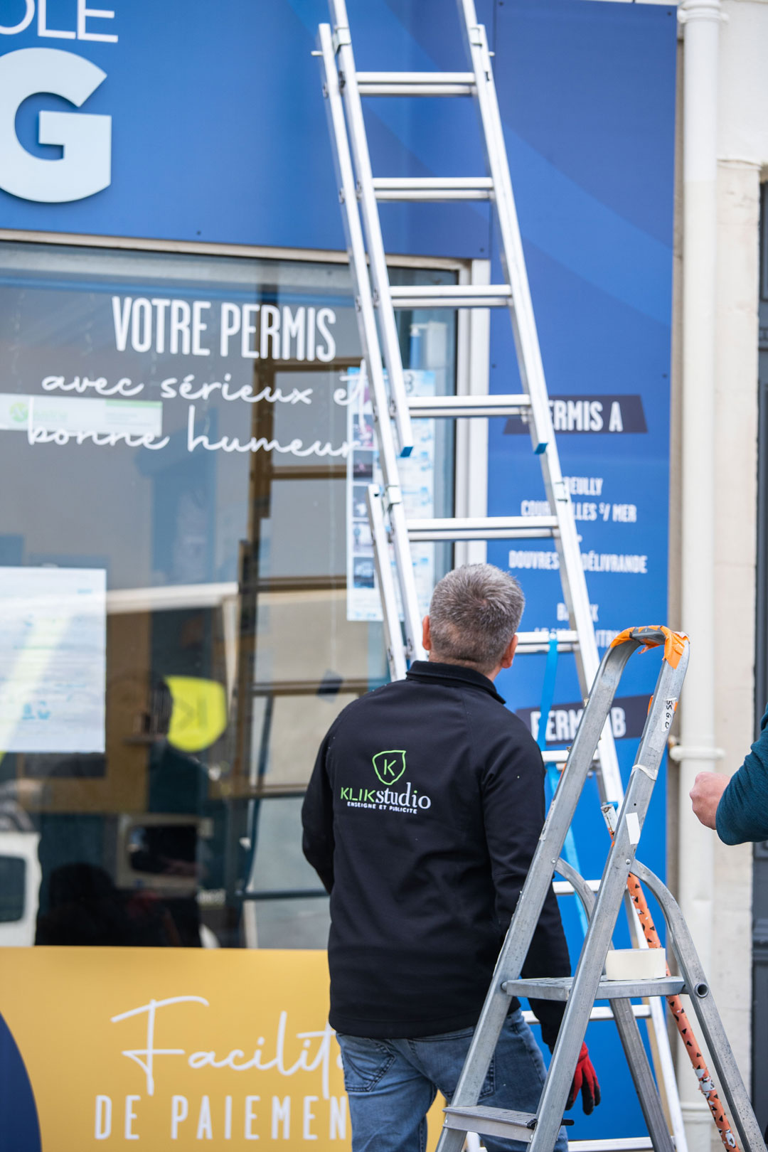 pose nouvelle enseigne viking auto ecole courseulles sur mer