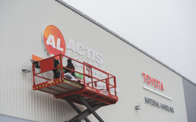 Pose d’enseigne lumineuse LED à Mouen – Actis Location