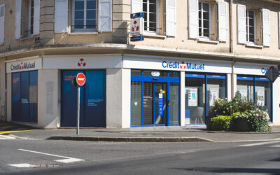 Enseigne et marquage vitrine pour le Crédit Mutuel à Thury-Harcourt