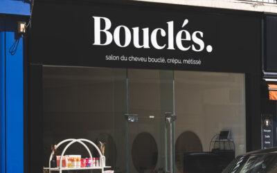 Enseigne lumineuse moderne pour le salon Bouclés à Caen