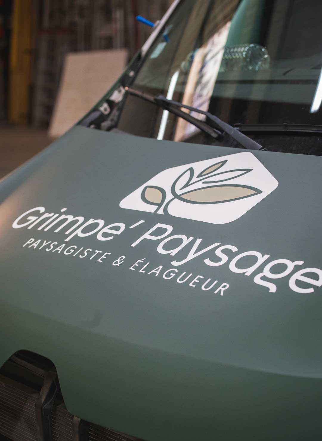 Marquage véhicule Grimpe Paysage | Total covering camion benne