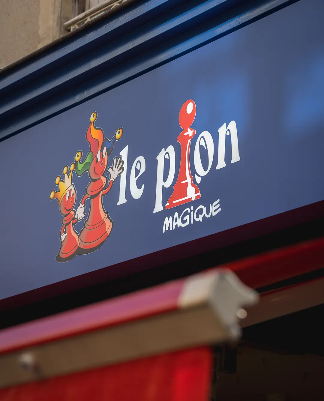 Réalisation de façade et enseigne à Caen pour Le Pion Magique