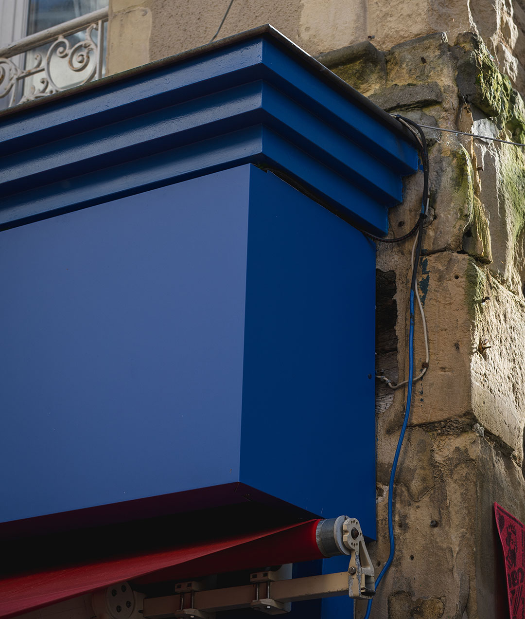 Réalisation de façade et enseigne à Caen pour Le Pion Magique