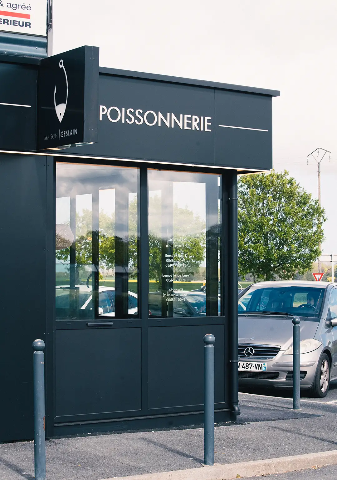 Enseigne façade Caen : réalisation Maison Geslin | Klik Studio