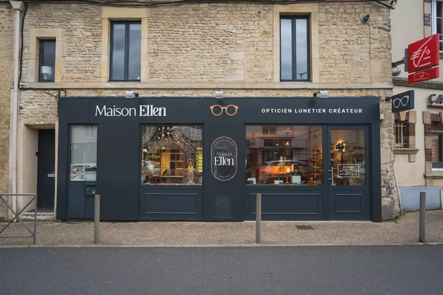 Maison Ellen à Douvres-la-Délivrande enseigne façade