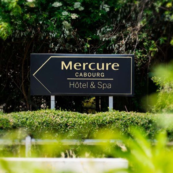 signalétique extérieure mercure hotel cabourg